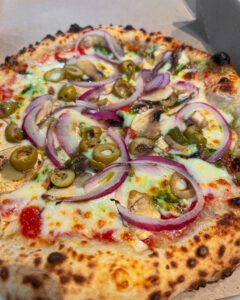 Nforno Pizza with red onions, green olives and mushrooms